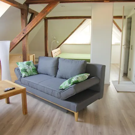 Traumzeit Mit Balkon In Vorstadtvilla Appartement *