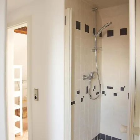 Traumzeit Mit Balkon In Vorstadtvilla Appartement