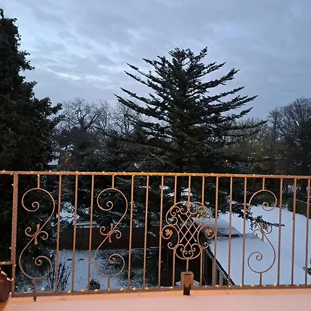 Appartement Traumzeit Mit Balkon In Vorstadtvilla