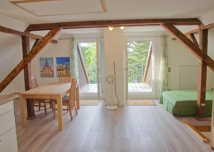 Traumzeit Mit Balkon In Vorstadtvilla