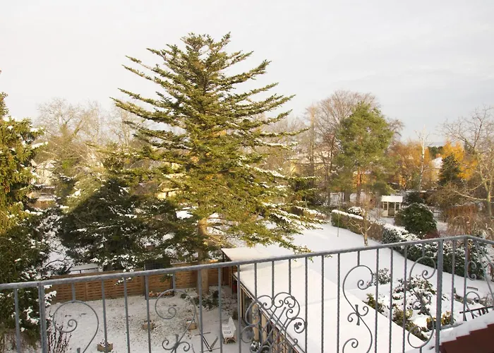 Traumzeit Mit Balkon In Vorstadtvilla Διαμέρισμα