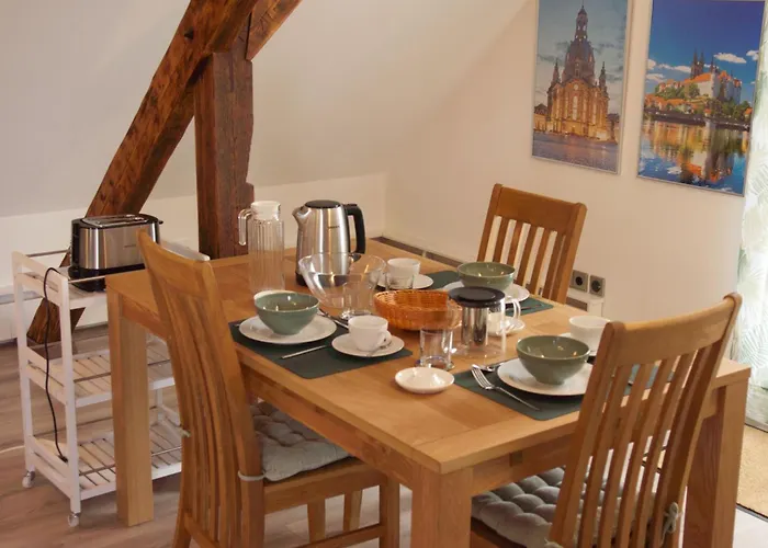 Traumzeit Mit Balkon In Vorstadtvilla Διαμέρισμα