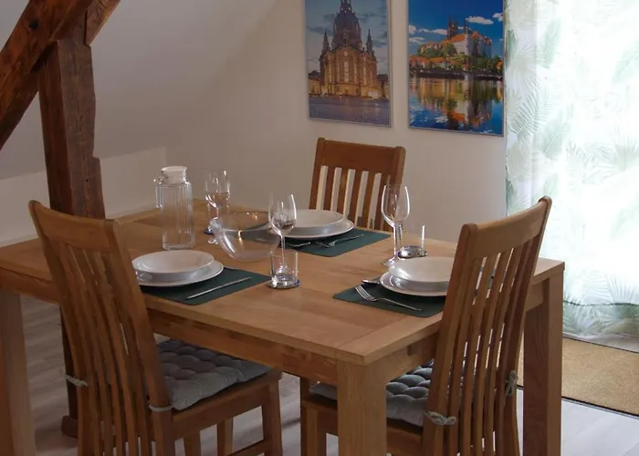 Traumzeit Mit Balkon In Vorstadtvilla *