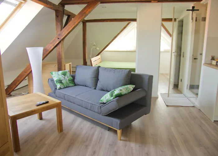 Traumzeit Mit Balkon In Vorstadtvilla شقة *