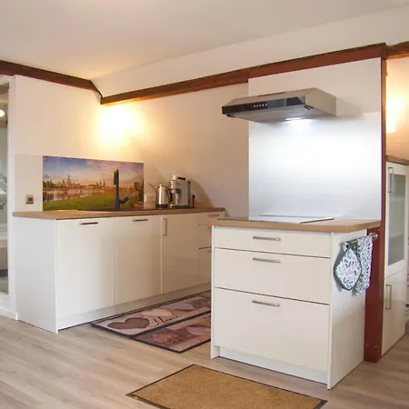 Traumzeit Mit Balkon In Vorstadtvilla