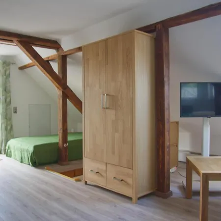 Traumzeit Mit Balkon In Vorstadtvilla *