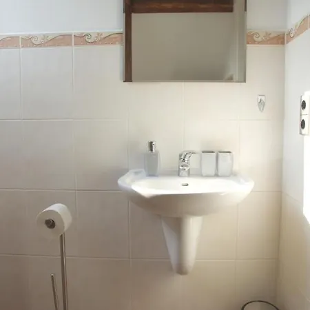 Traumzeit Mit Balkon In Vorstadtvilla *