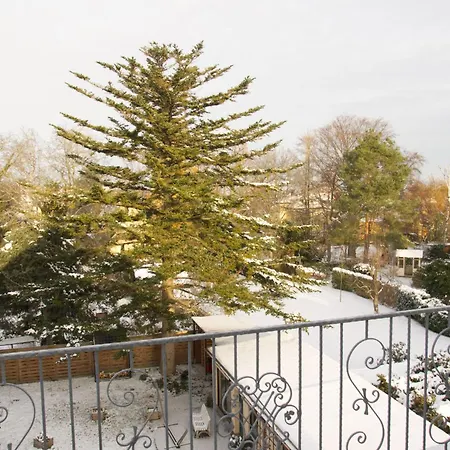 Traumzeit Mit Balkon In Vorstadtvilla Apartamento