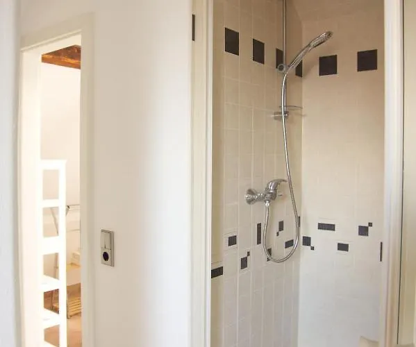 Traumzeit Mit Balkon In Vorstadtvilla Apartment