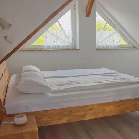 Appartement Traumzeit Mit Balkon In Vorstadtvilla *