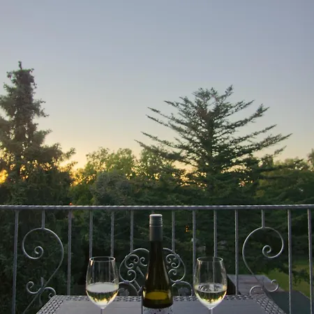 Traumzeit Mit Balkon In Vorstadtvilla Appartement *